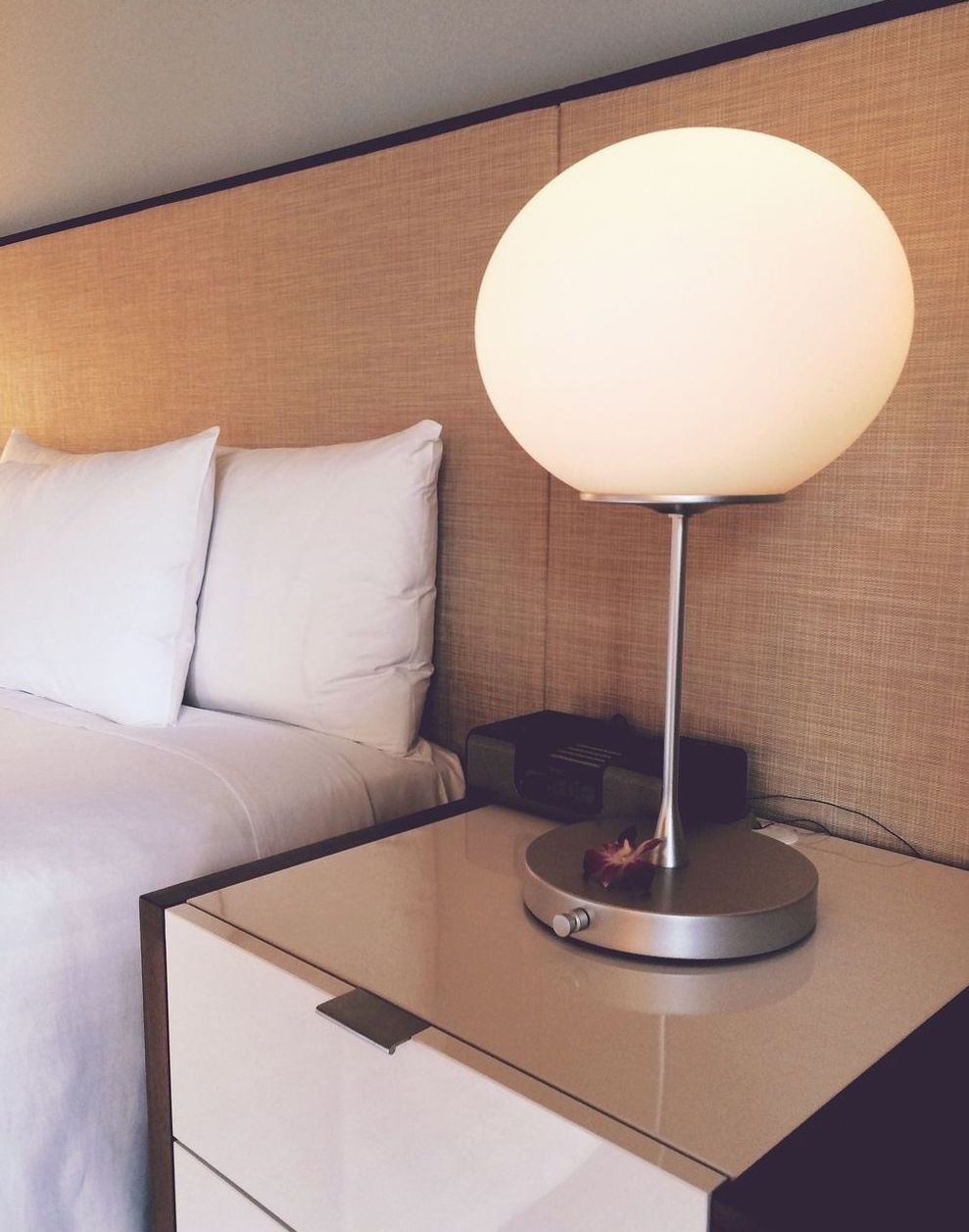 Deluxe Room queen bed with garden view